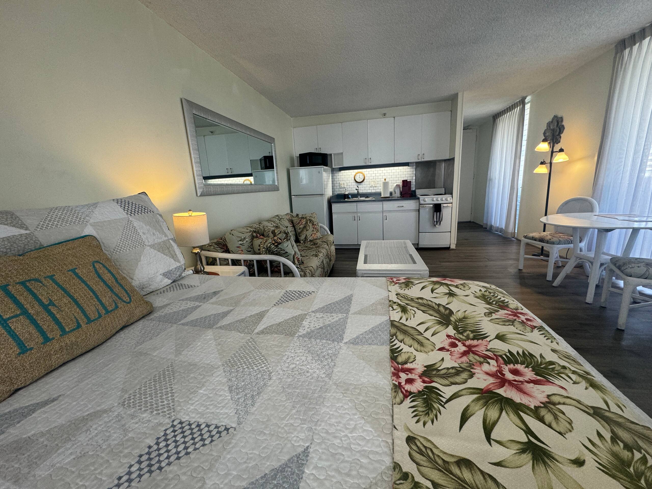 Condo in Honolulu · ★4.63 · Studio · 2 beds · 1 private bath - Image 25