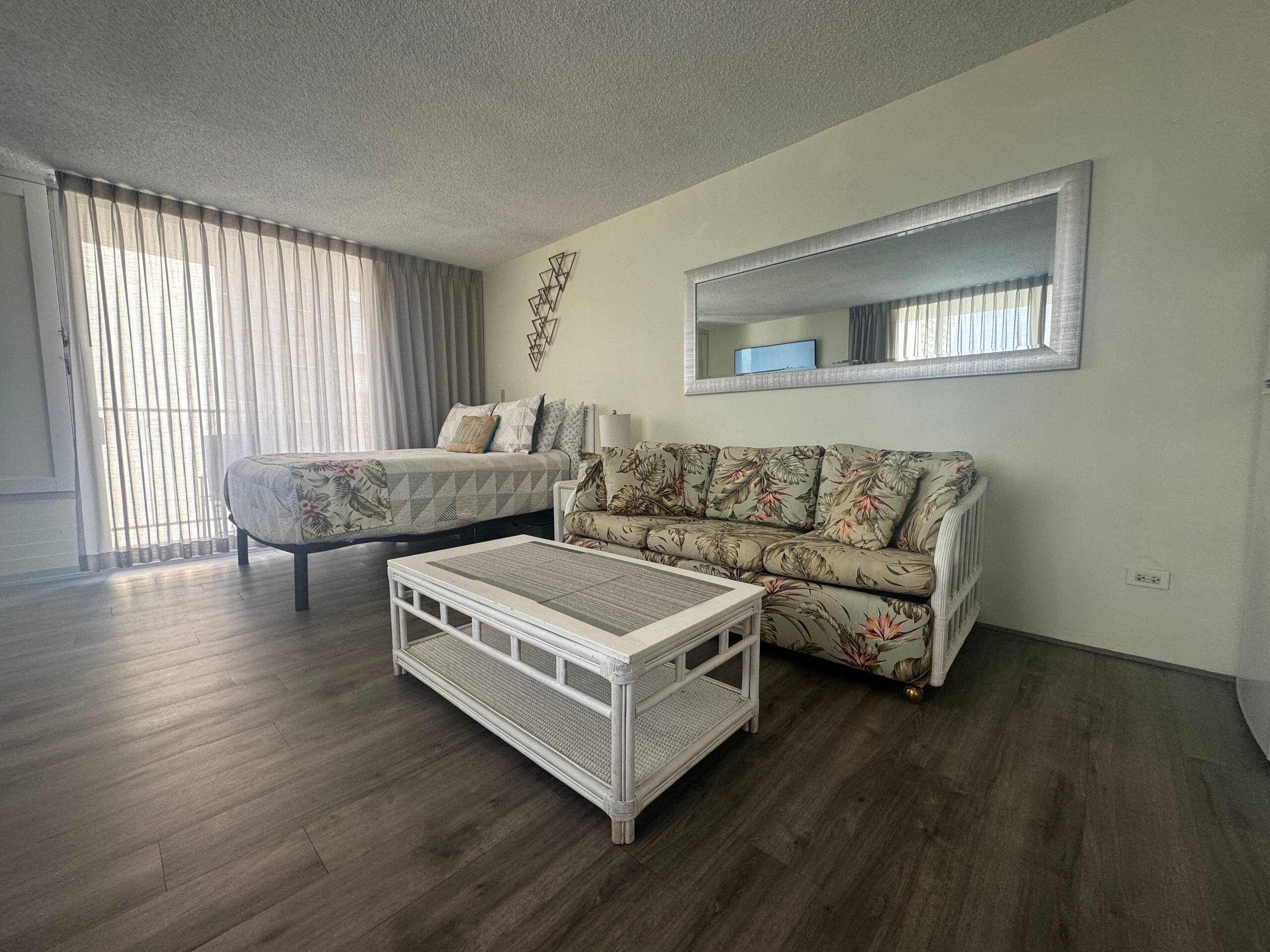 Condo in Honolulu · ★4.63 · Studio · 2 beds · 1 private bath - Image 1