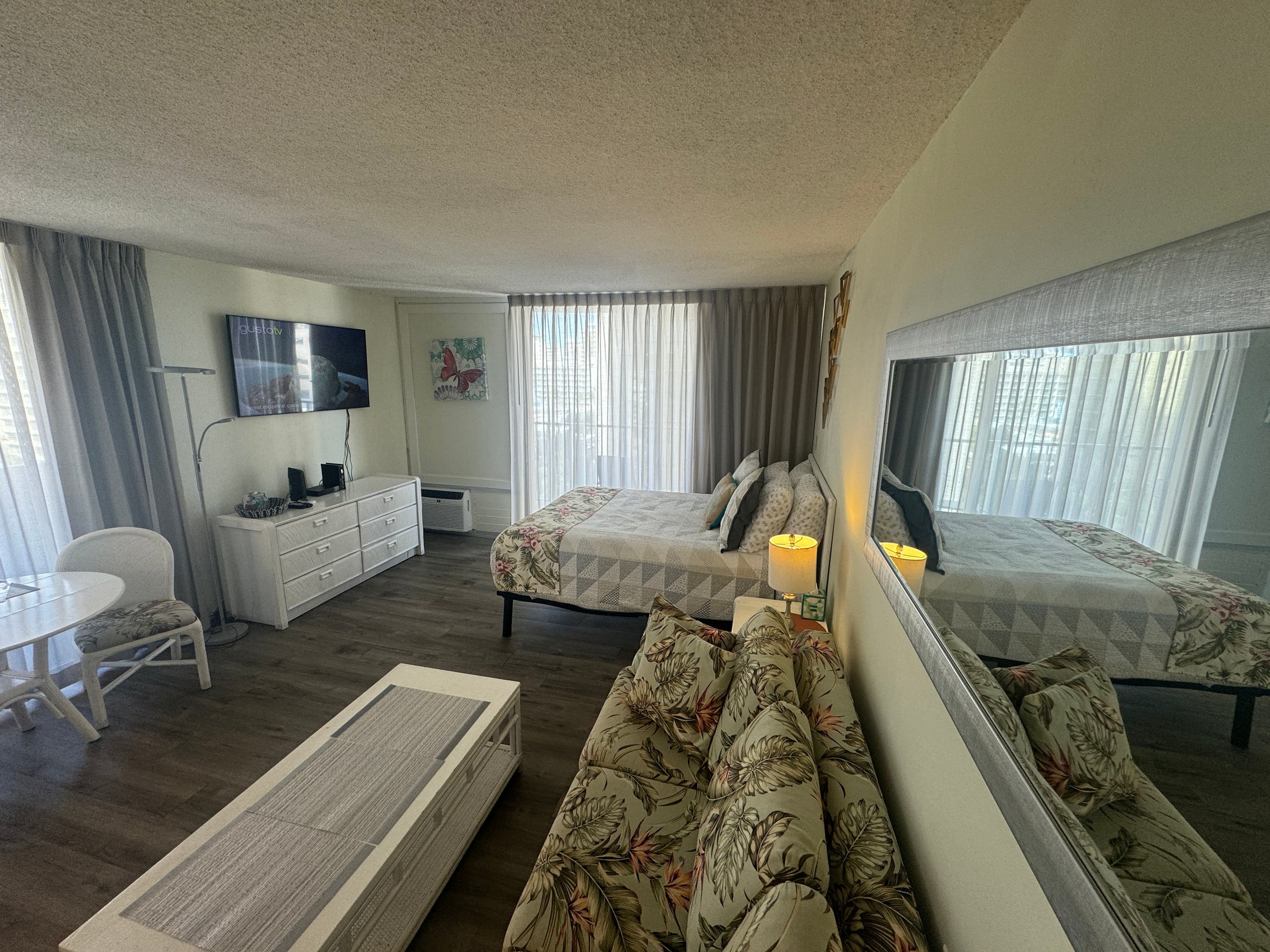 Condo in Honolulu · ★4.63 · Studio · 2 beds · 1 private bath - Image 38