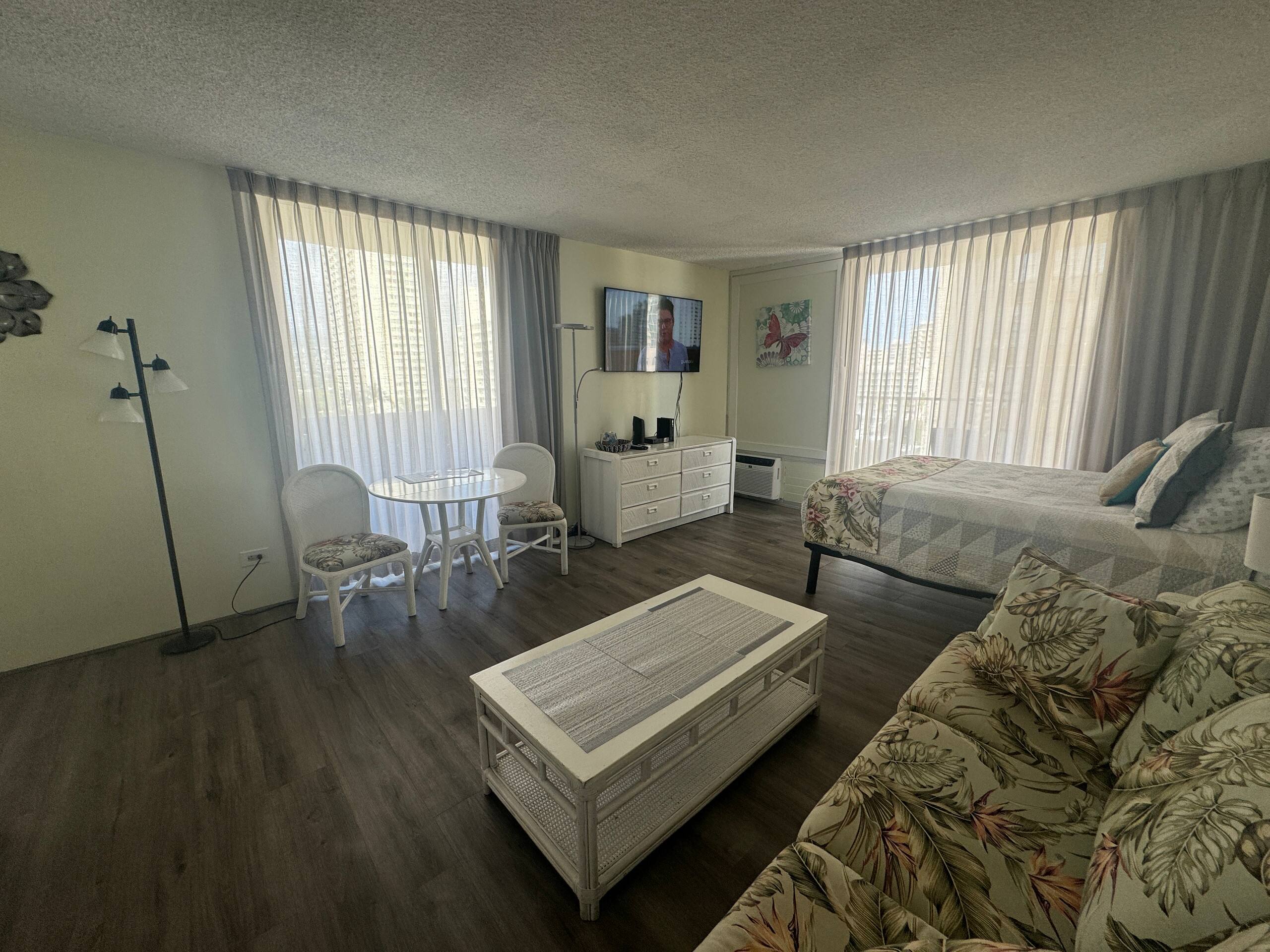 Condo in Honolulu · ★4.63 · Studio · 2 beds · 1 private bath - Image 24