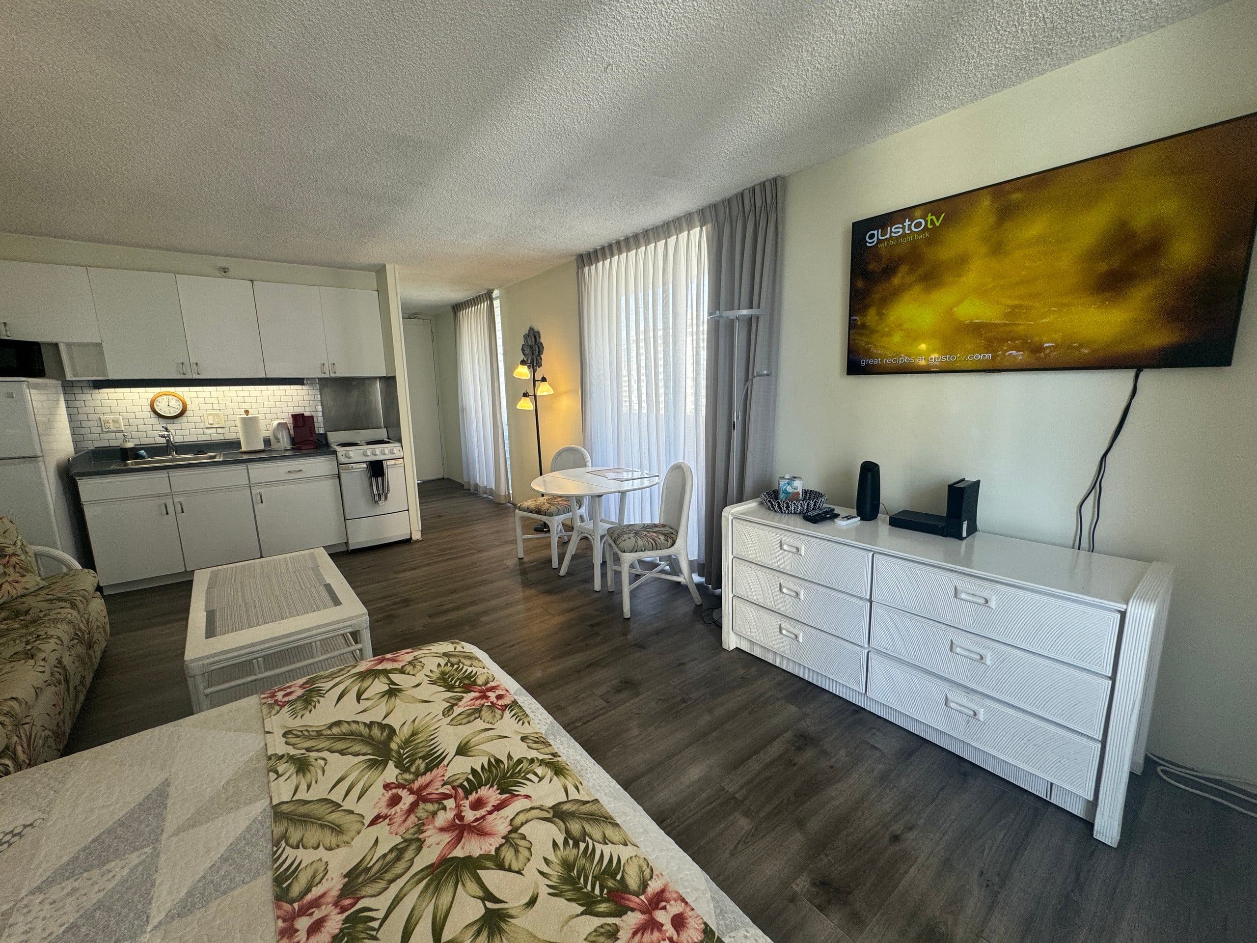Condo in Honolulu · ★4.63 · Studio · 2 beds · 1 private bath - Image 34