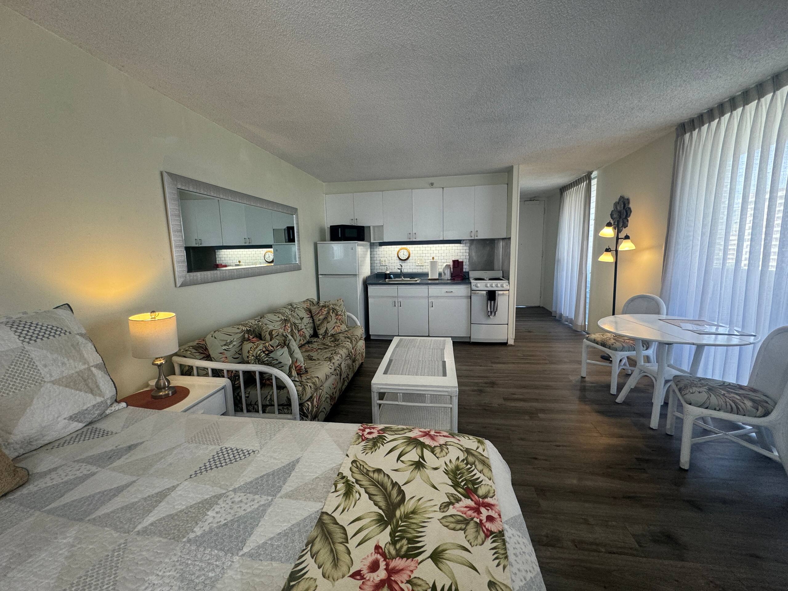 Condo in Honolulu · ★4.63 · Studio · 2 beds · 1 private bath - Image 27