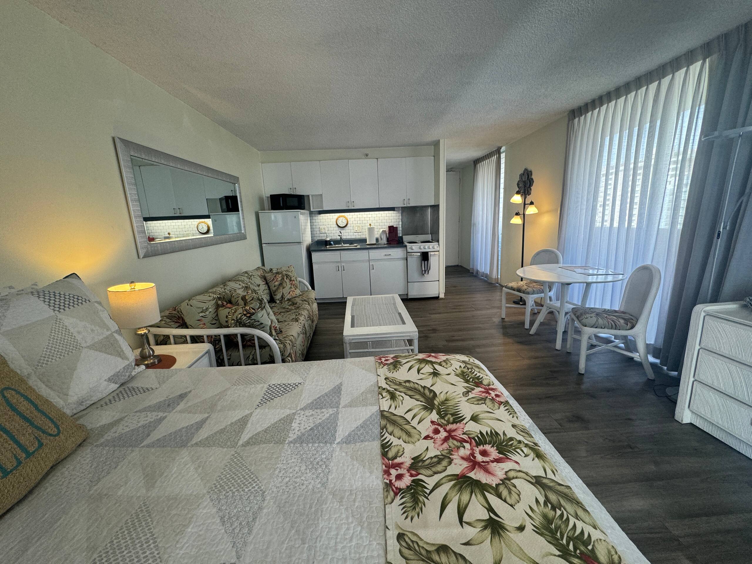 Condo in Honolulu · ★4.63 · Studio · 2 beds · 1 private bath - Image 31