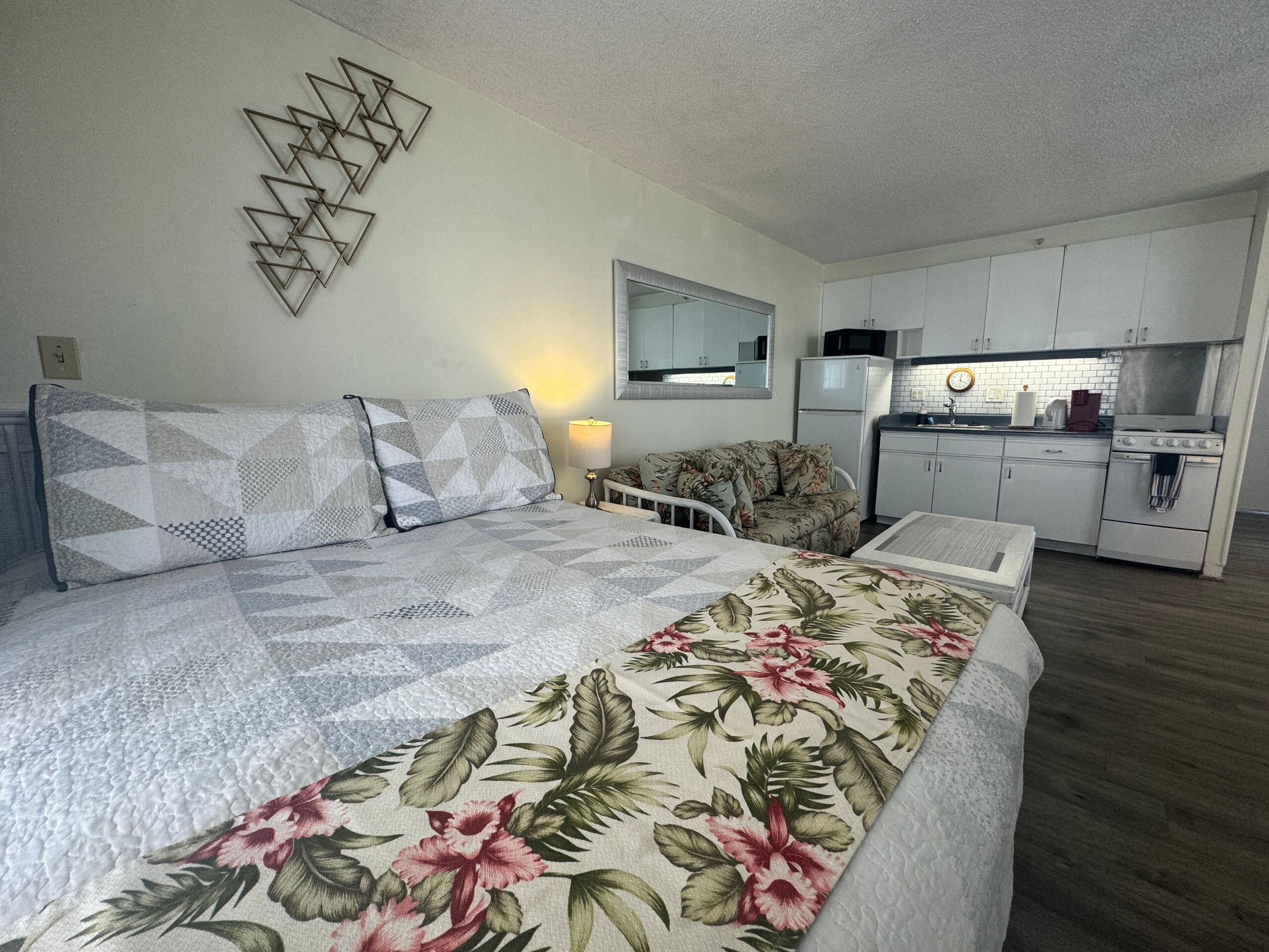 Condo in Honolulu · ★4.63 · Studio · 2 beds · 1 private bath - Image 37