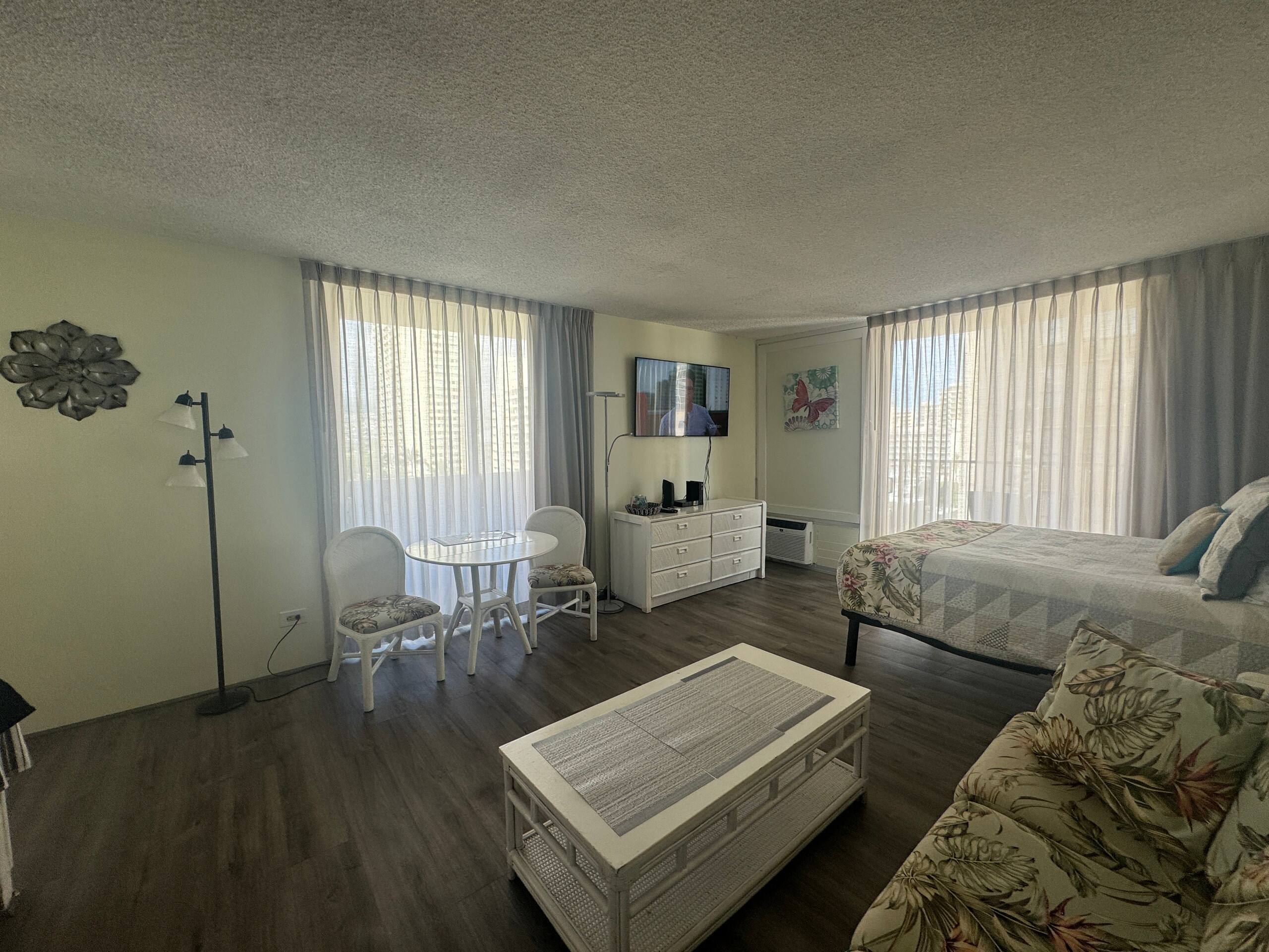 Condo in Honolulu · ★4.63 · Studio · 2 beds · 1 private bath - Image 23