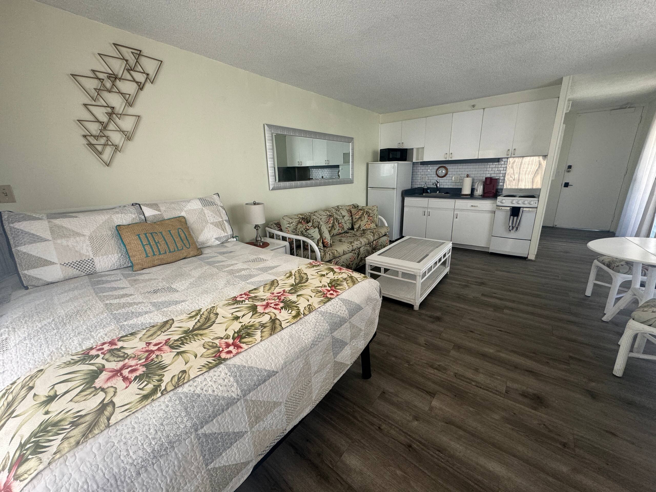 Condo in Honolulu · ★4.63 · Studio · 2 beds · 1 private bath - Image 41