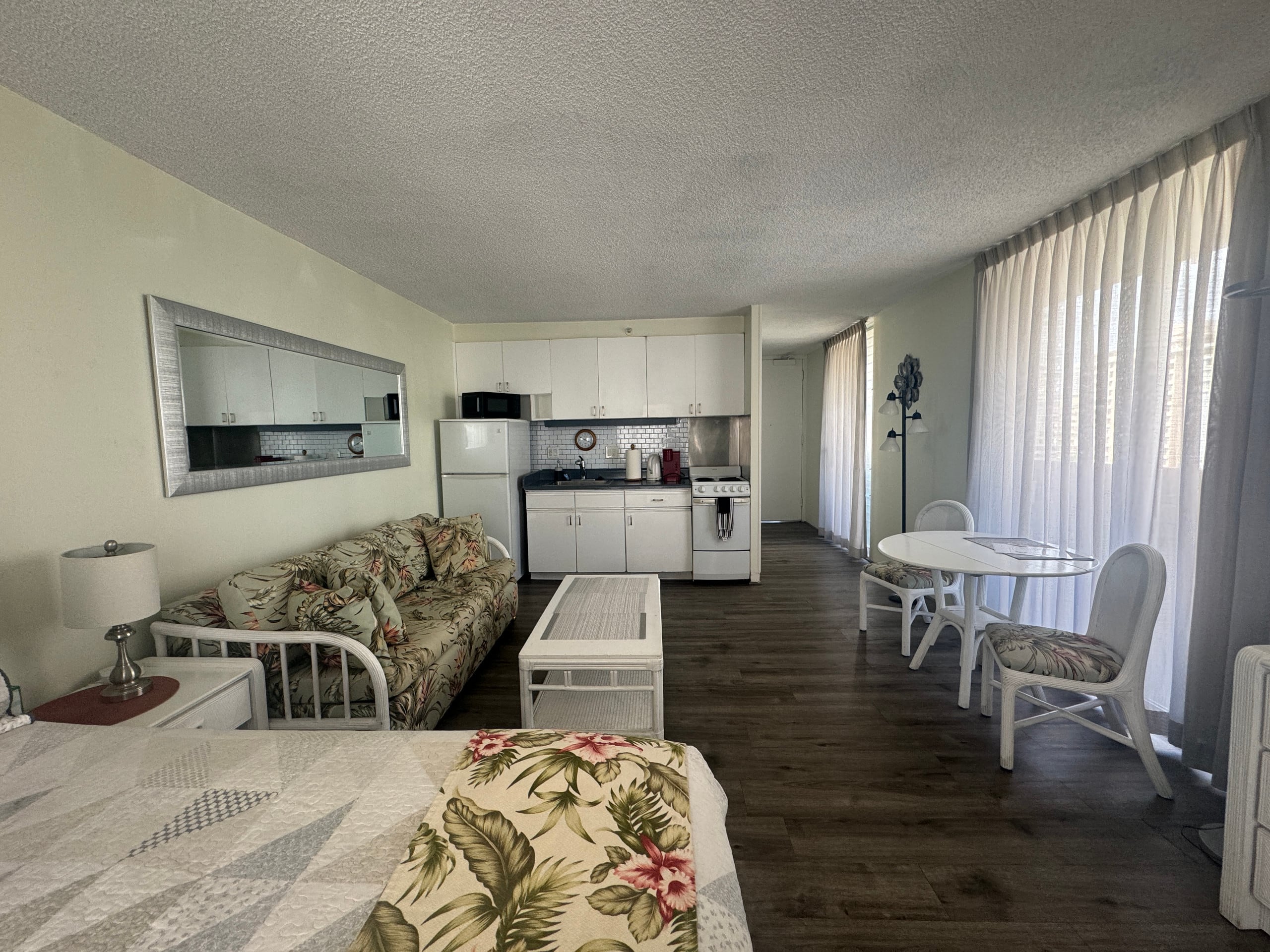 Condo in Honolulu · ★4.63 · Studio · 2 beds · 1 private bath - Image 40
