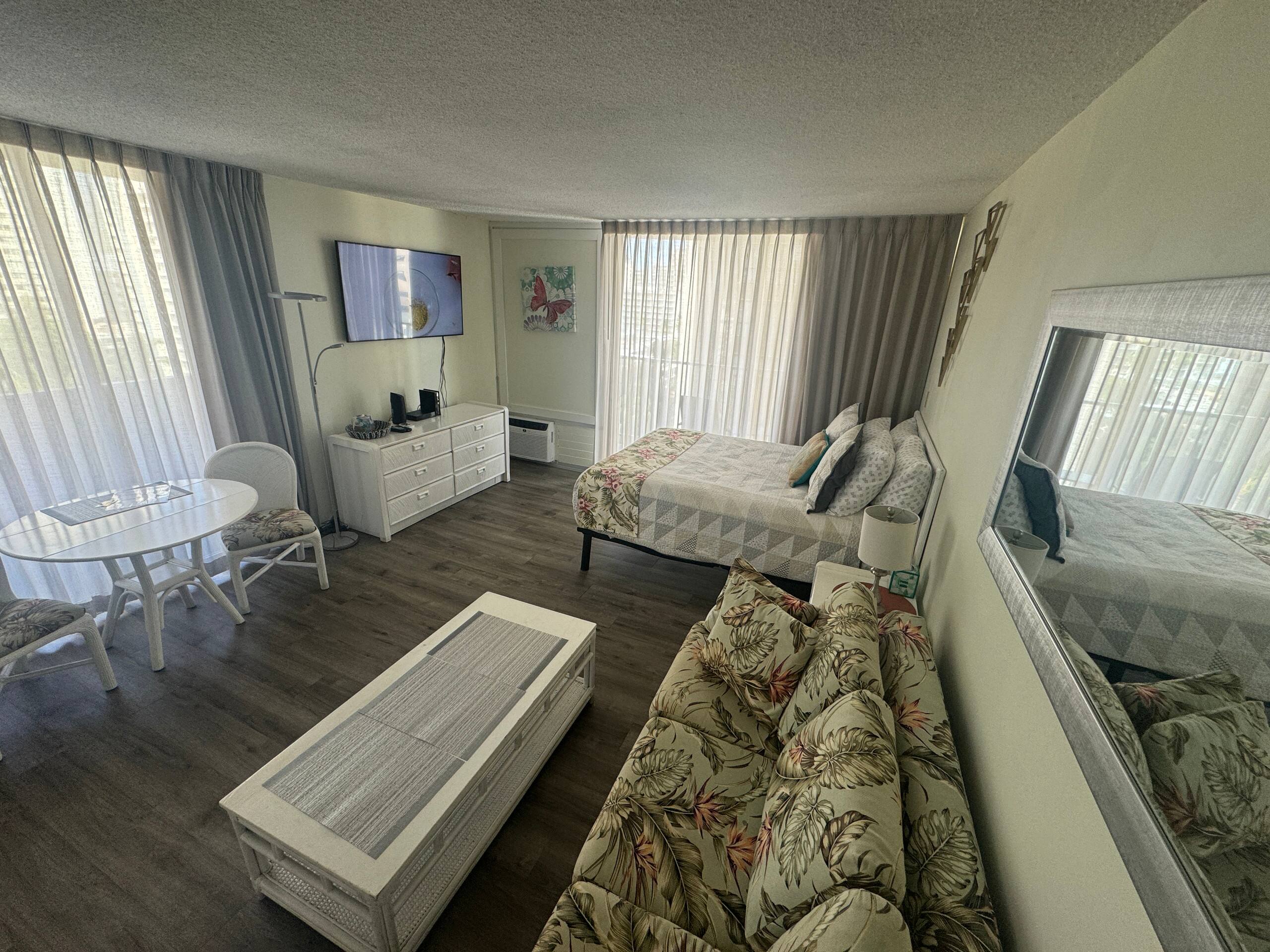 Condo in Honolulu · ★4.63 · Studio · 2 beds · 1 private bath - Image 26