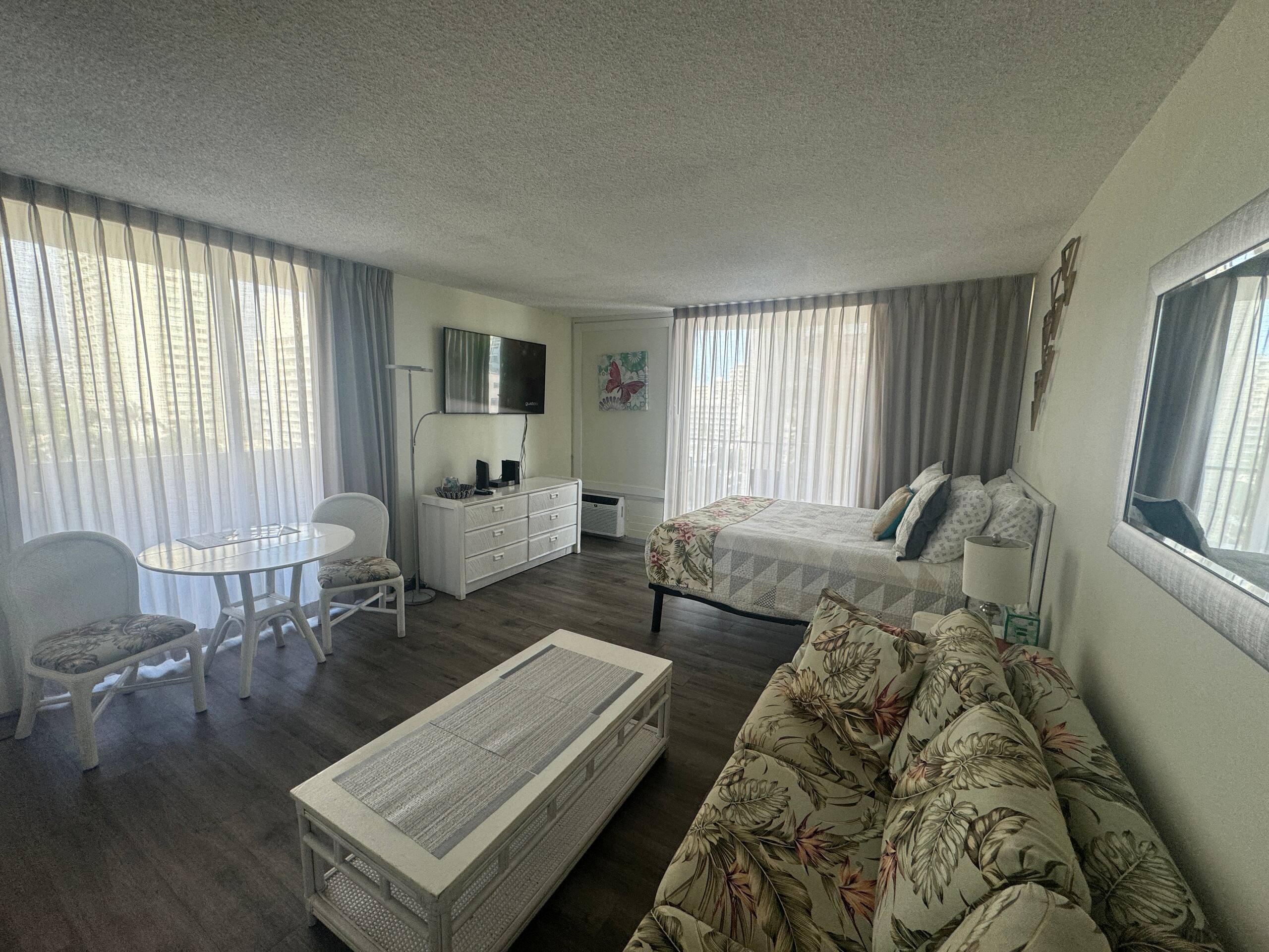 Condo in Honolulu · ★4.63 · Studio · 2 beds · 1 private bath - Image 19
