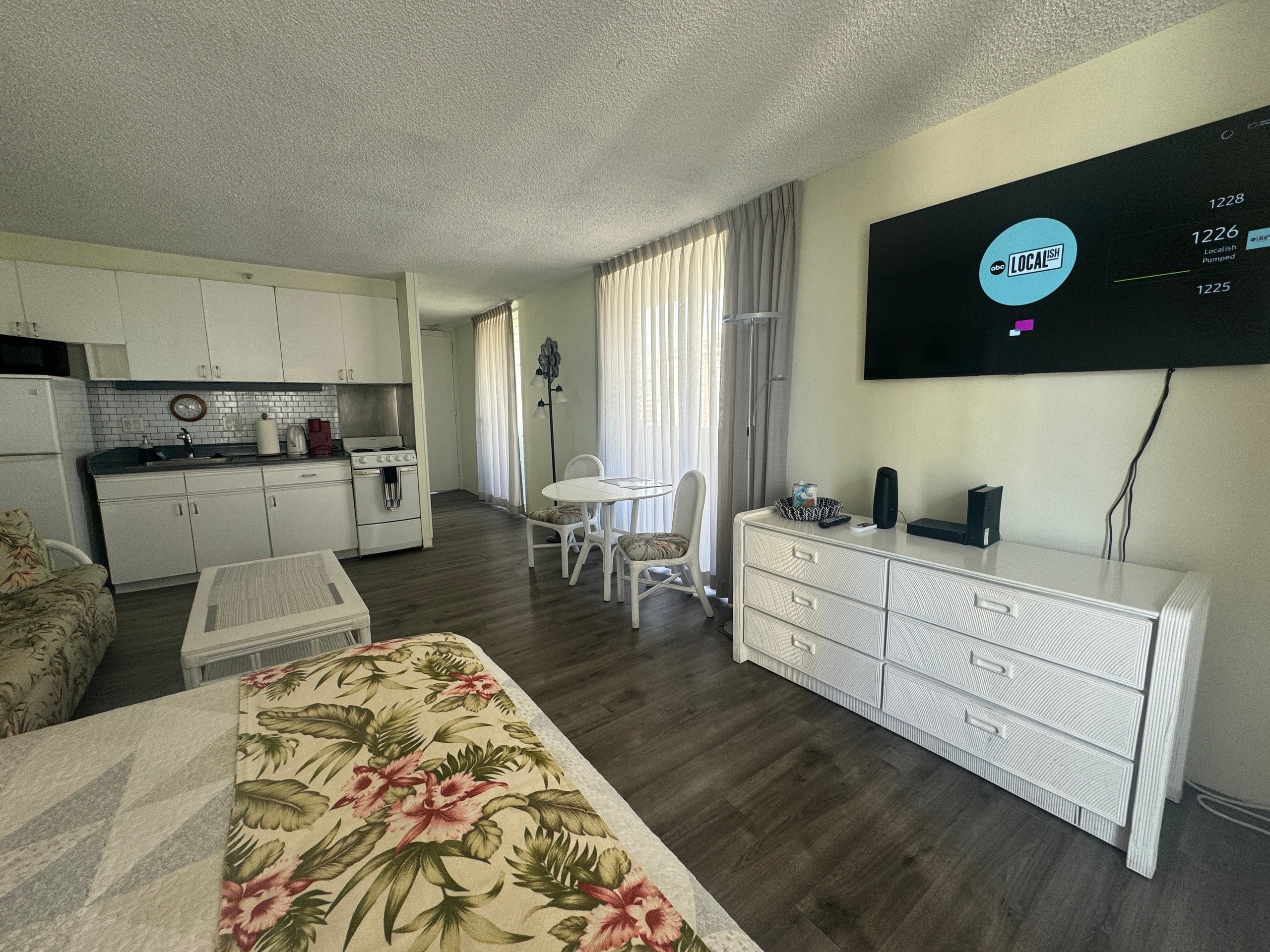 Condo in Honolulu · ★4.63 · Studio · 2 beds · 1 private bath - Image 21