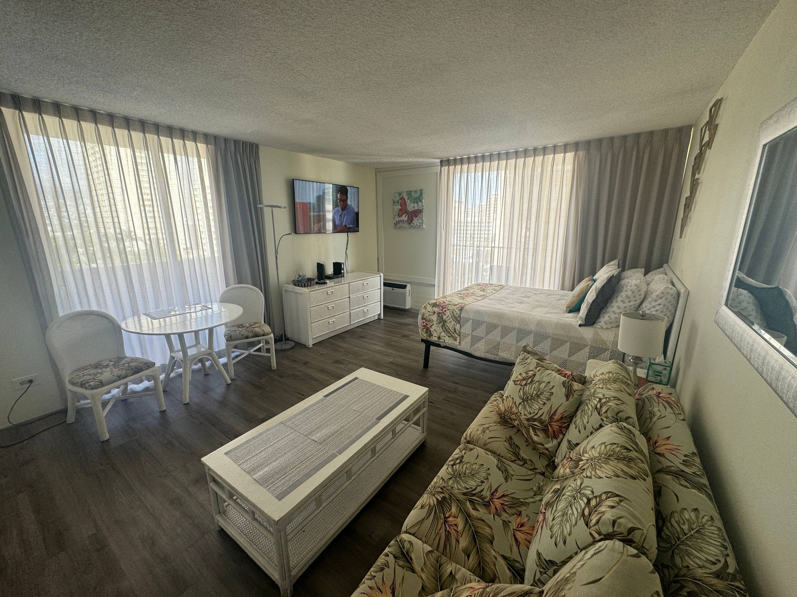 Condo in Honolulu · ★4.63 · Studio · 2 beds · 1 private bath - Image 11