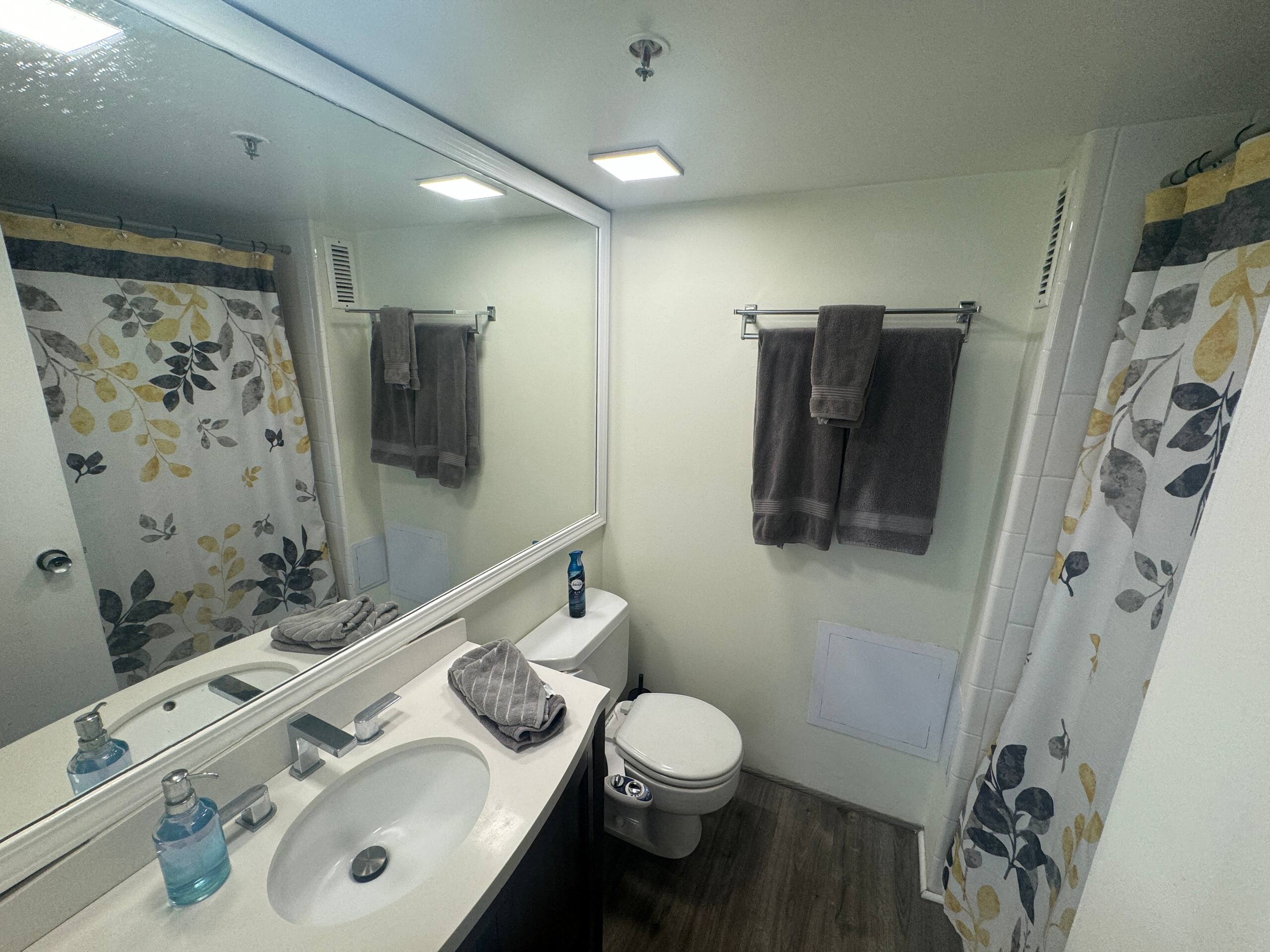 Condo in Honolulu · ★4.63 · Studio · 2 beds · 1 private bath - Image 4