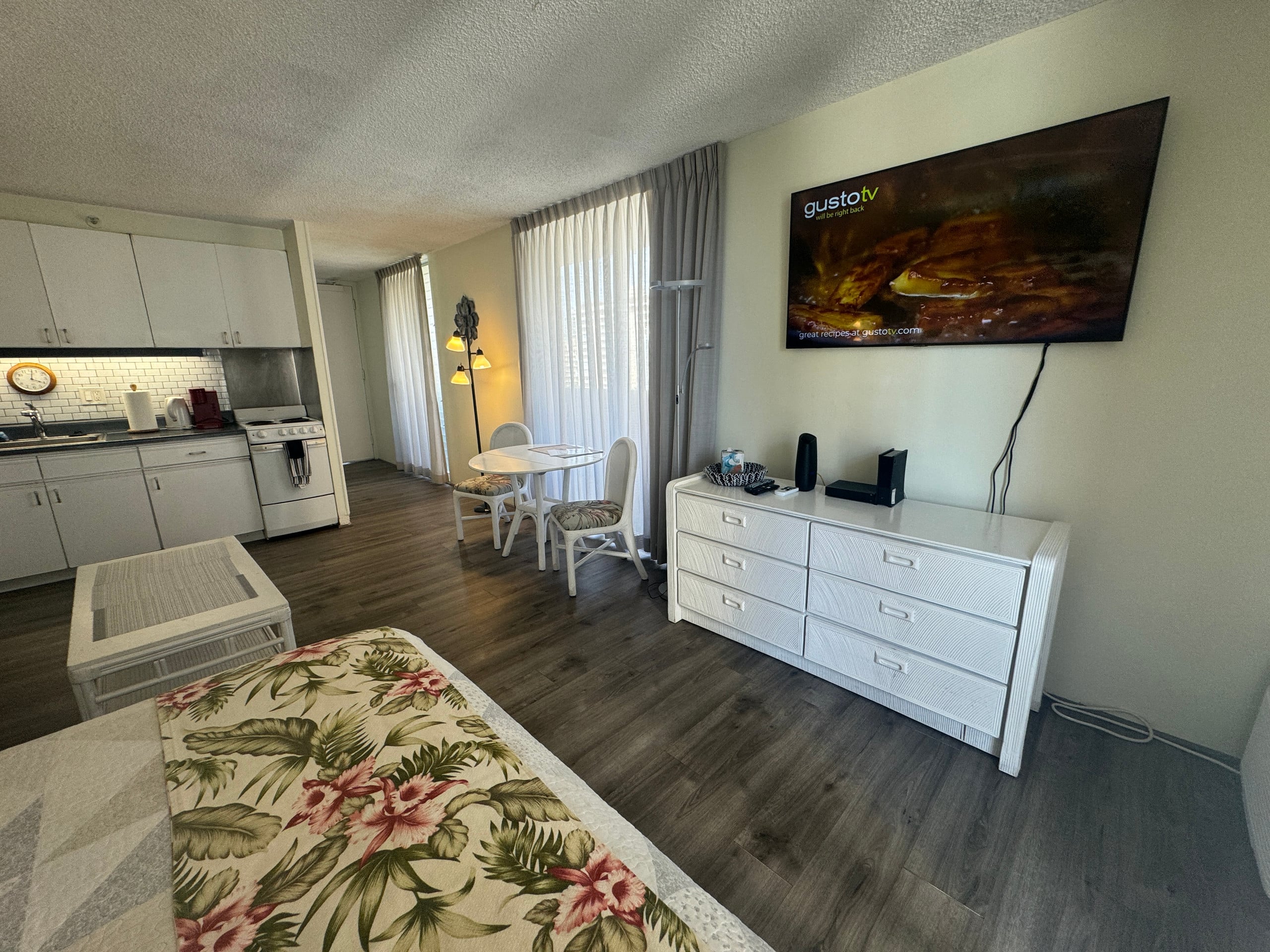 Condo in Honolulu · ★4.63 · Studio · 2 beds · 1 private bath - Image 33