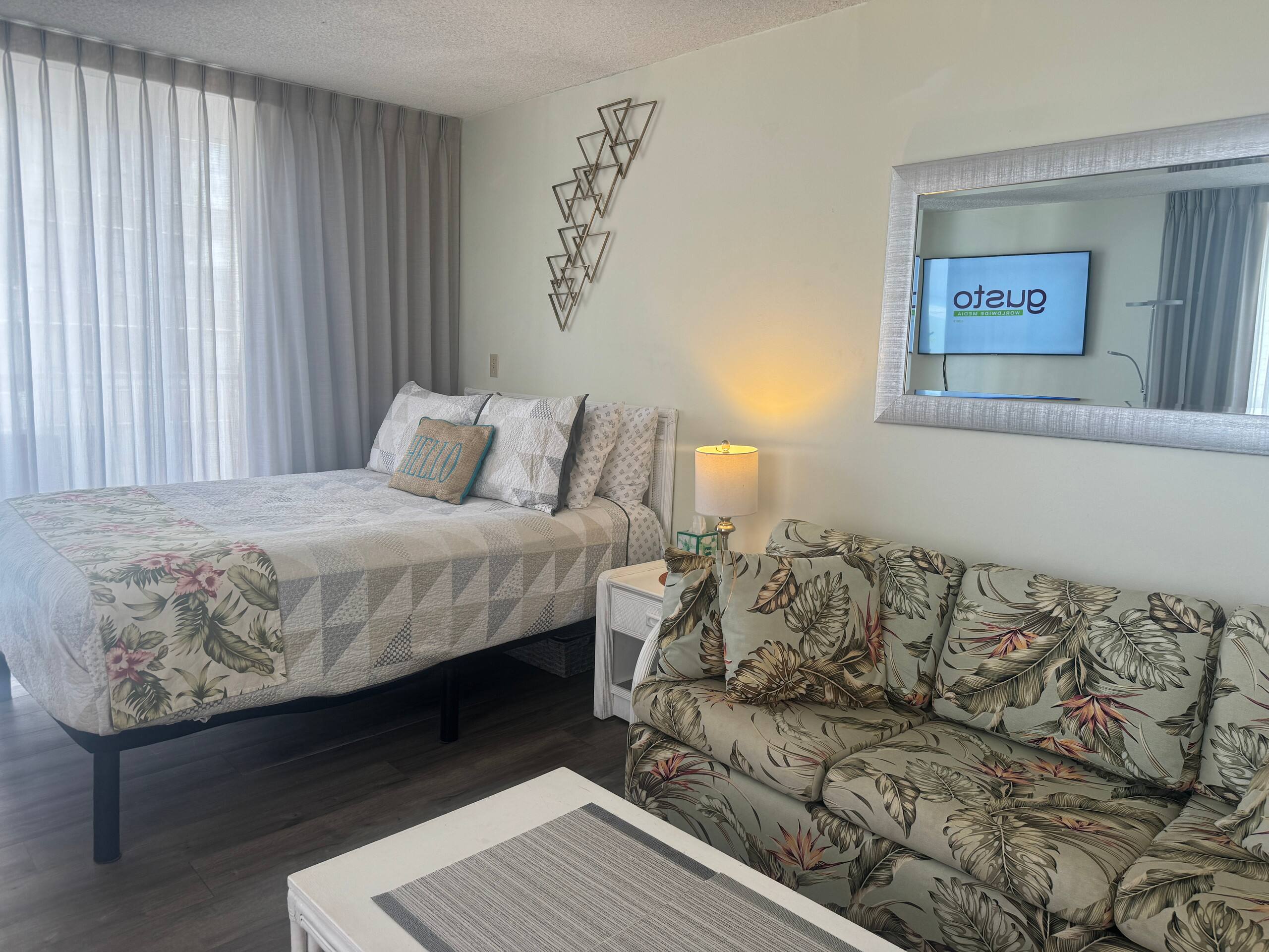Condo in Honolulu · ★4.63 · Studio · 2 beds · 1 private bath - Image 39