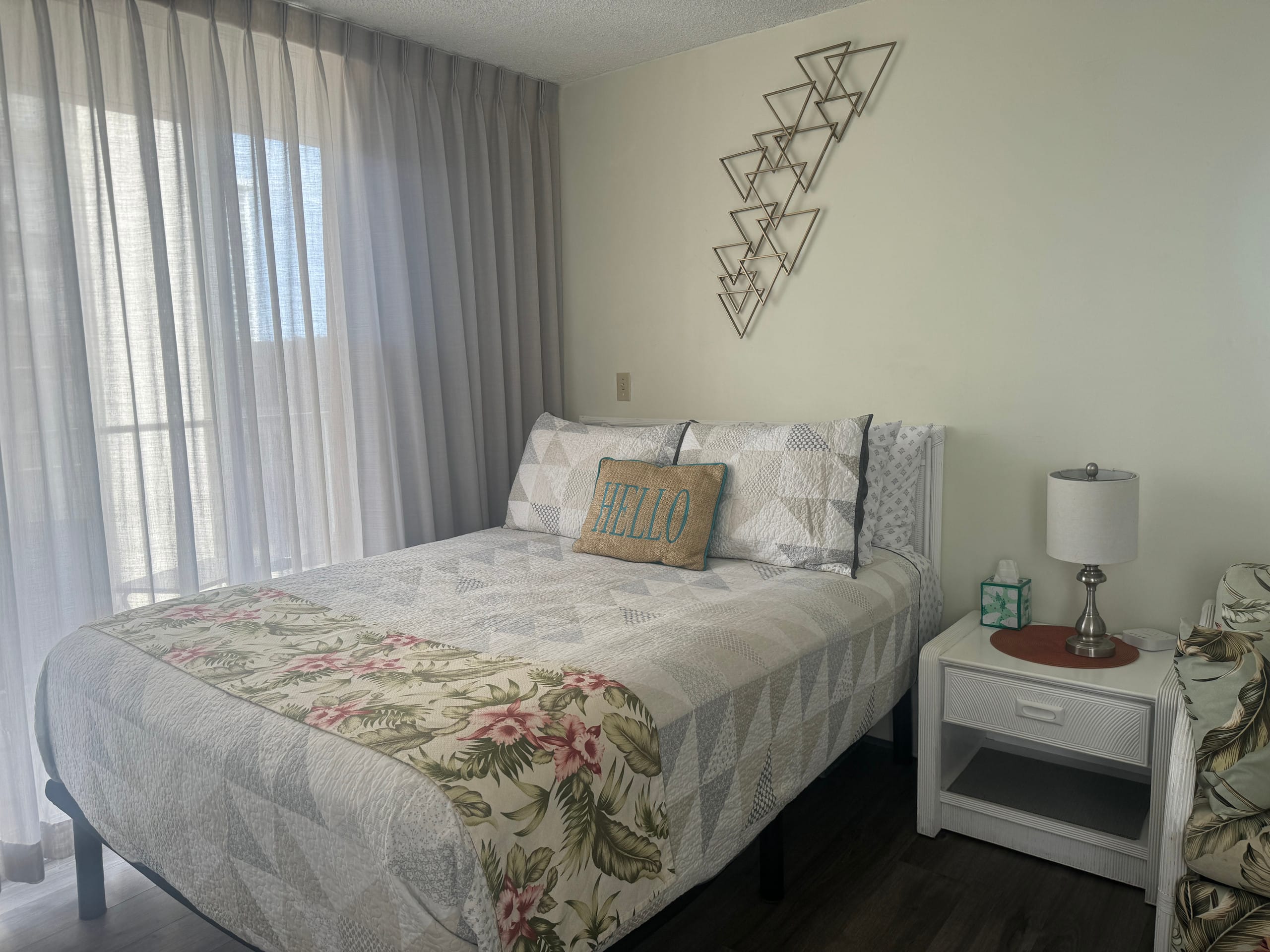 Condo in Honolulu · ★4.63 · Studio · 2 beds · 1 private bath - Image 10