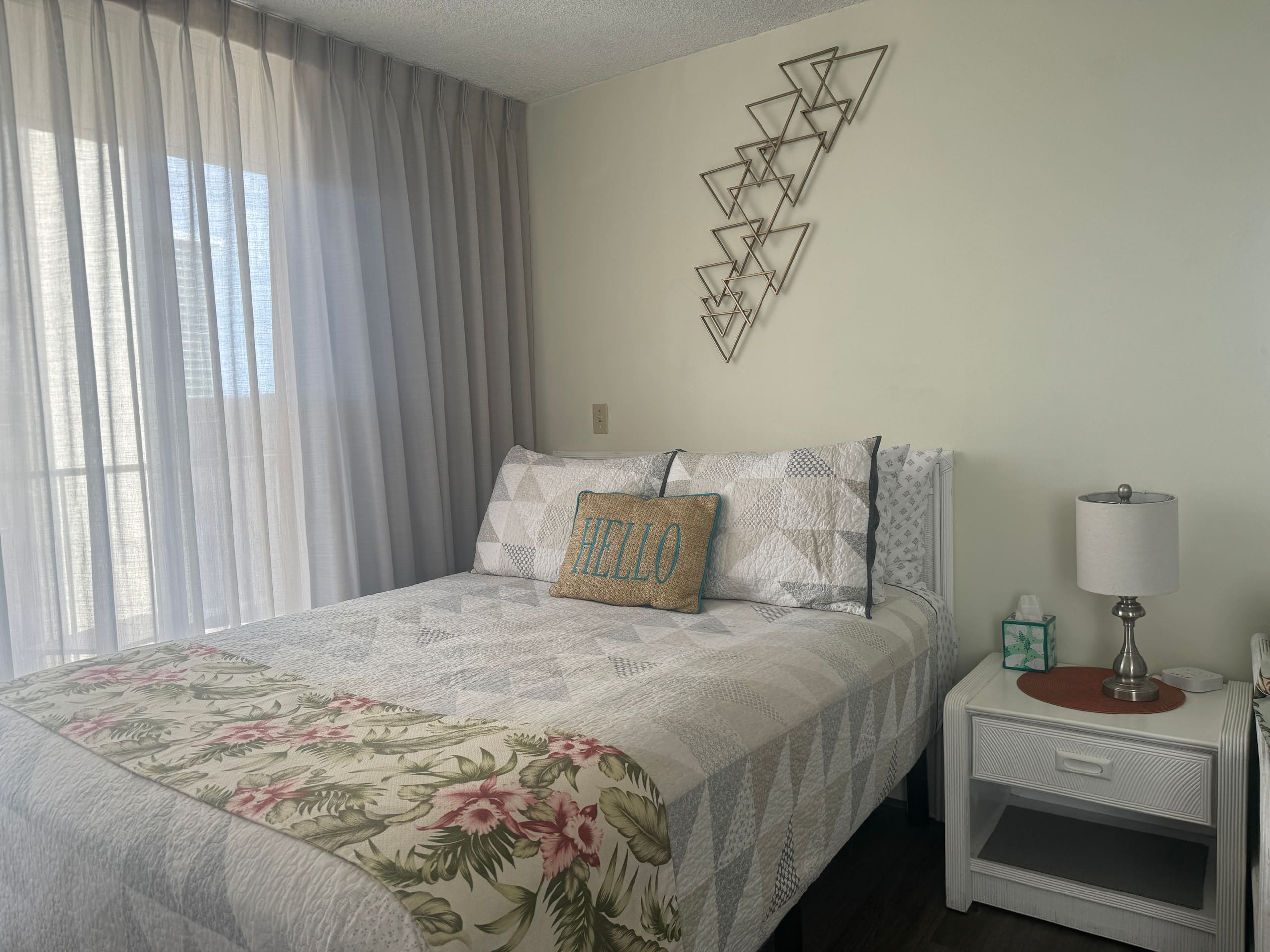 Condo in Honolulu · ★4.63 · Studio · 2 beds · 1 private bath - Image 9