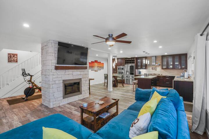 Luxury Bay Front Home with Patio!