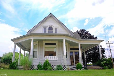 Fully Furnished Home in Historic Morton