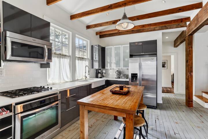 Creole Cottage, Pool, Porch and Lush Garden gallery image 2