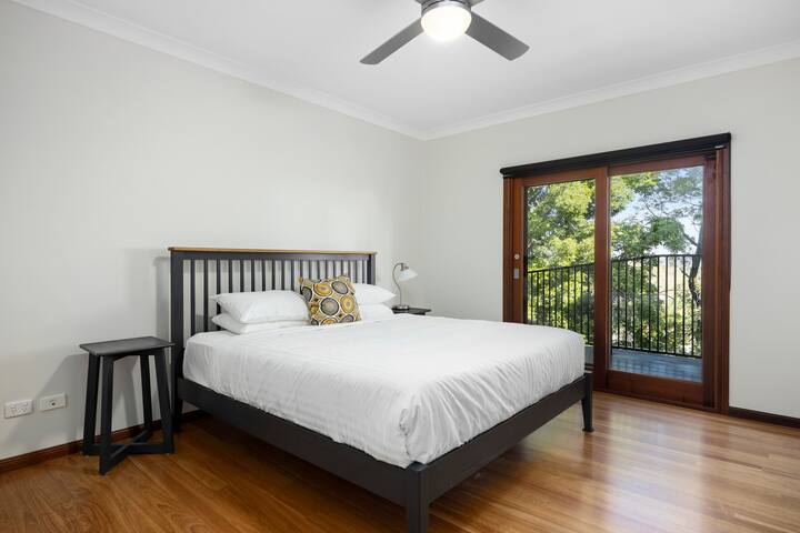 The Noosa Pandanus House | 6 Bed gallery image 4