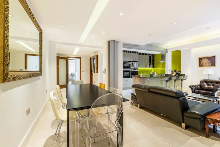 Delightful Marylebone Mayfair boarder spacious gallery image 4