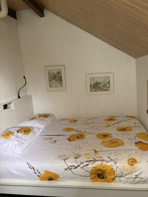 غرفة نوم بسرير مزدوج (160*200)