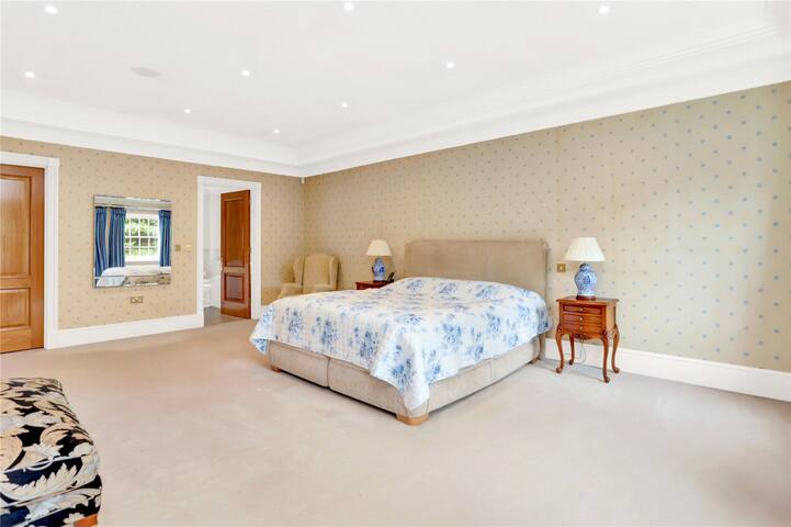 22 watery lane gallery image 4