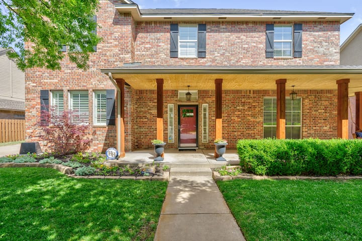 Luxury Home Away From Home - Edmond, OK