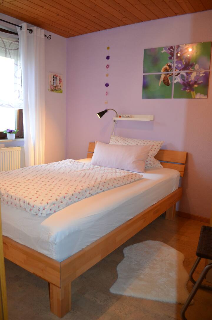 Dormitorio con cama de 1,40 m de ancho