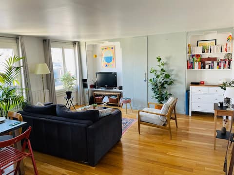 Top Airbnb: 2-room quiet place in the center - View on roofs in Paris 10e Arrondissement
