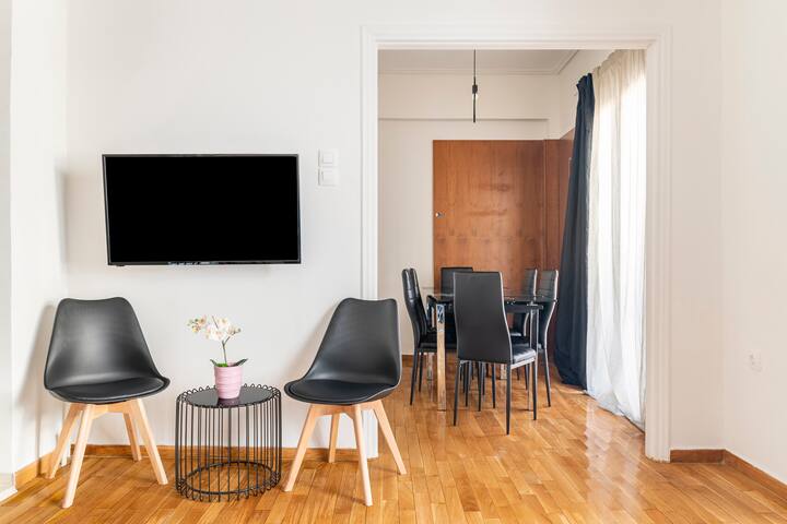 Amazing 2BDR Boutique Plaka Apt w/Heated Jacuzzi gallery image 5