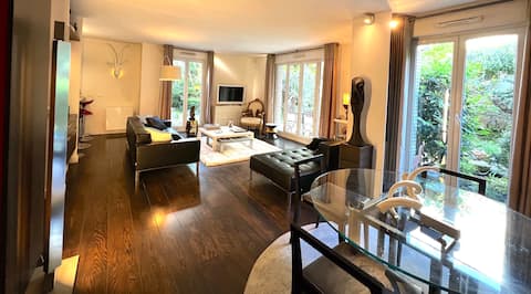 Airbnb performant: Splendid 100 m2 /2 bedrooms/Big private garden. à Paris 11e Arrondissement