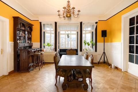 Popular Airbnb listing: Casa Helvetia - 3 Bed Rooms in Langstrasse