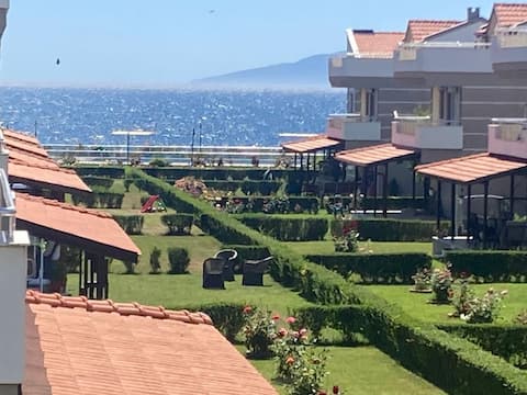 İzmir  Dikili Denize Sıfır Triplex Lüks Villa