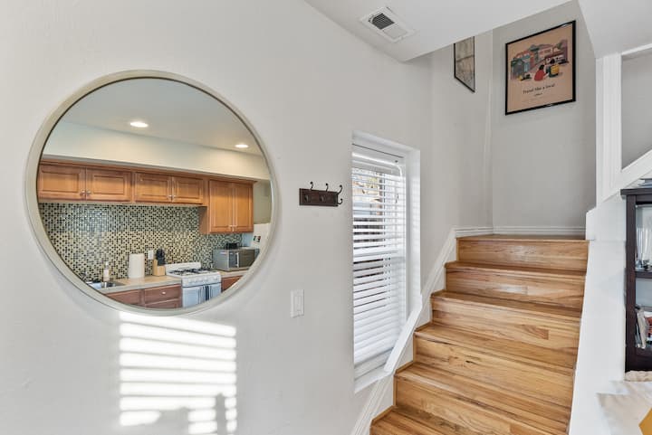 Quaint Carriage House Near Downtown & Interstate - Denver, CO