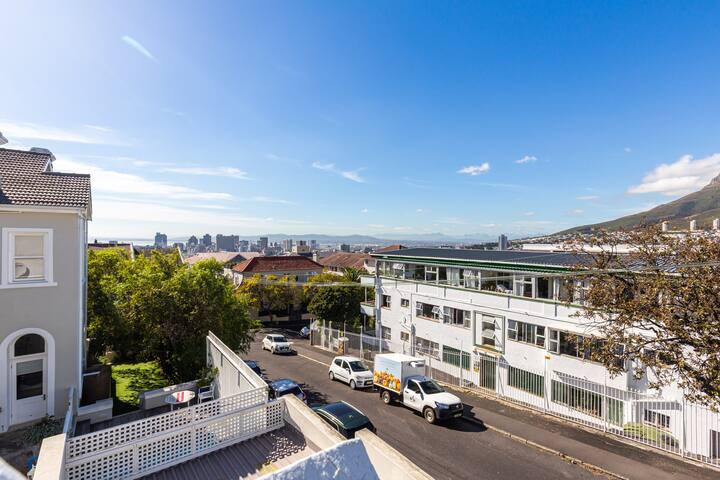 Central/Stylish Victorian home in Cape Town gallery image 4