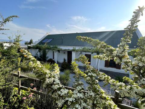 Villa at Croxley Farm, Robertson.