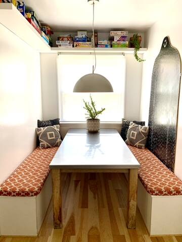 Mid-Century California Ranch Family Home with Pool gallery image 5