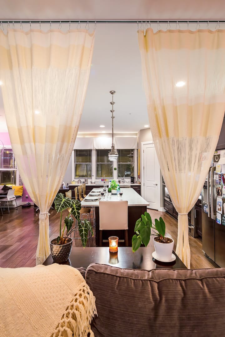 דלפק המטבח הארוך...טוב לחמישה אנשים בנוחות.