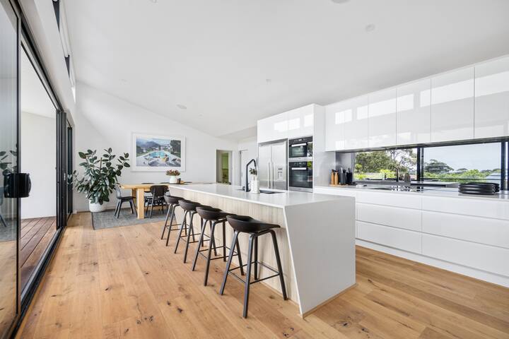 Beachside luxury with Bay Views Mount Eliza gallery image 4