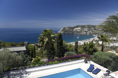 Spacious luxury villa, pool, unique sea view