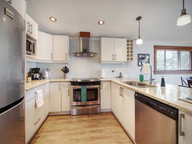 Wickham’s Wake – 3BR Oceanfront – pet friendly gallery image 4