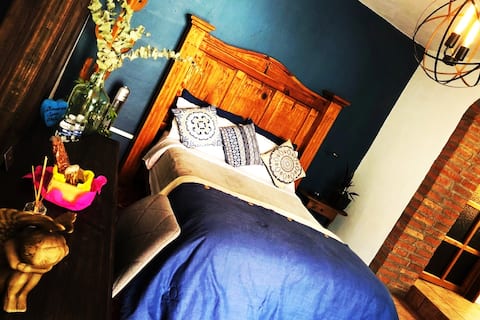Top performing Airbnb: CASA CHEFO Downtown with garden, parking, and on the street in Guanajuato