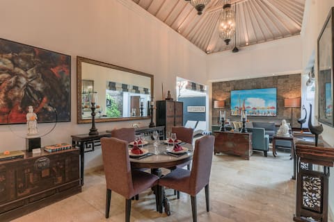 Walk to the beach from this Seminyak luxury oasis