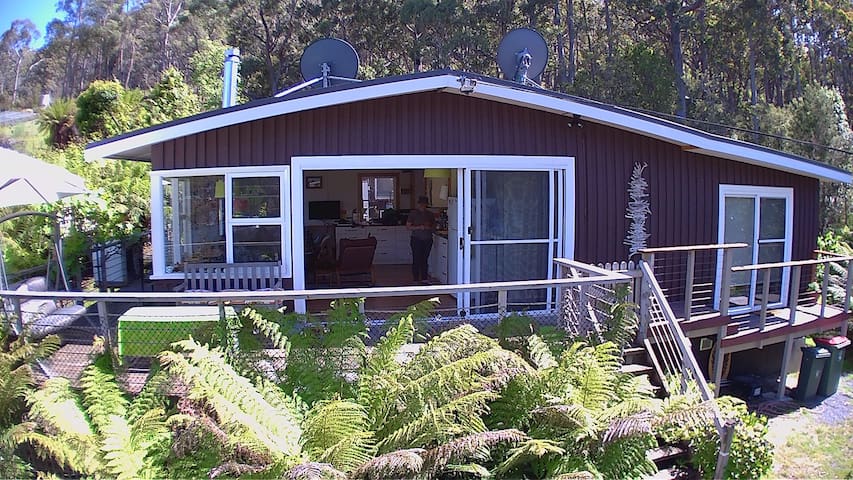 Winkle Shack – waterfront, wood fire, outdoor bath