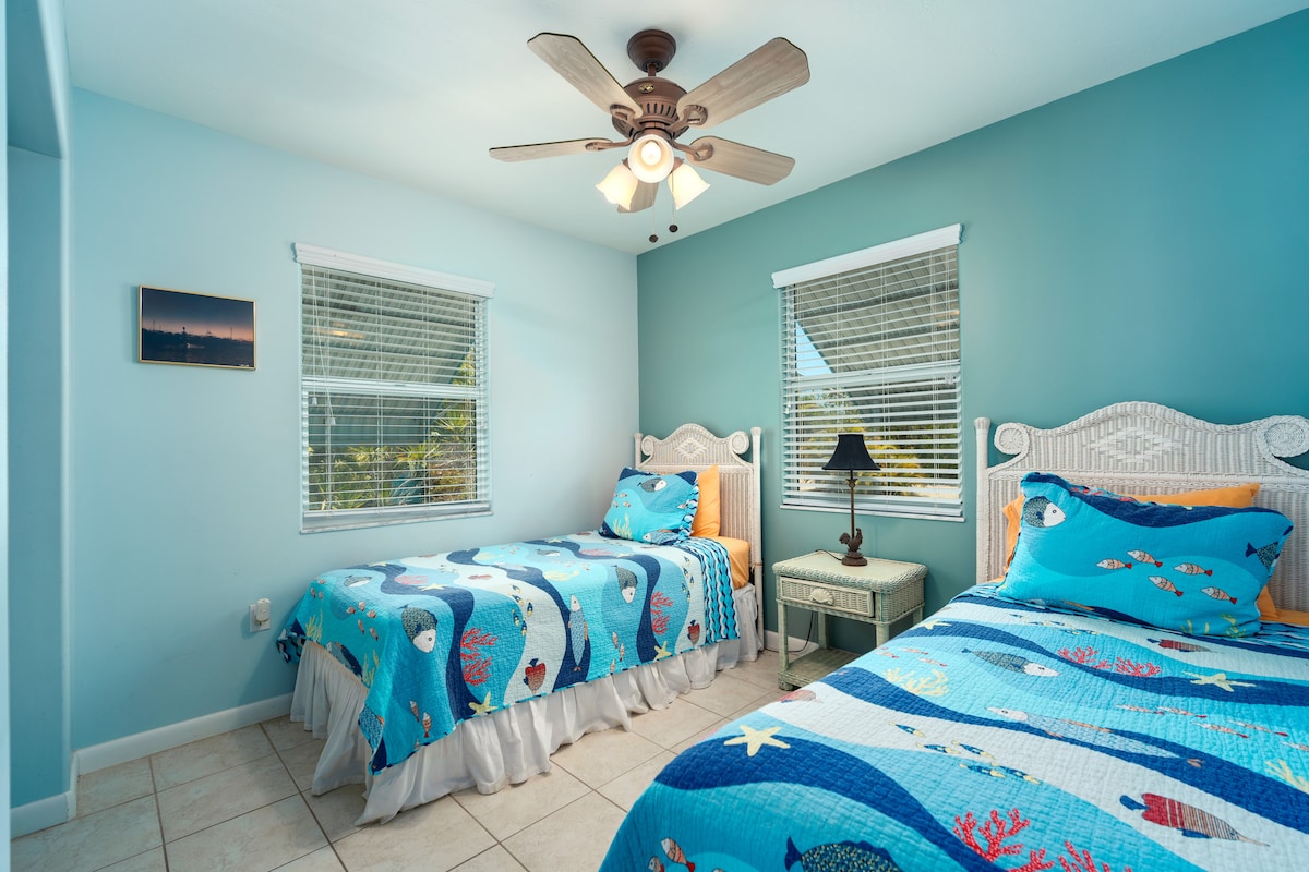 Četvrta spavaća soba s dva kreveta za jednu osobu i društvenim igrama!