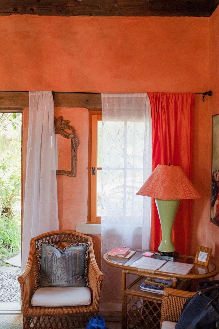 Sonoma Tropical Artistic Studio - Sonoma, CA