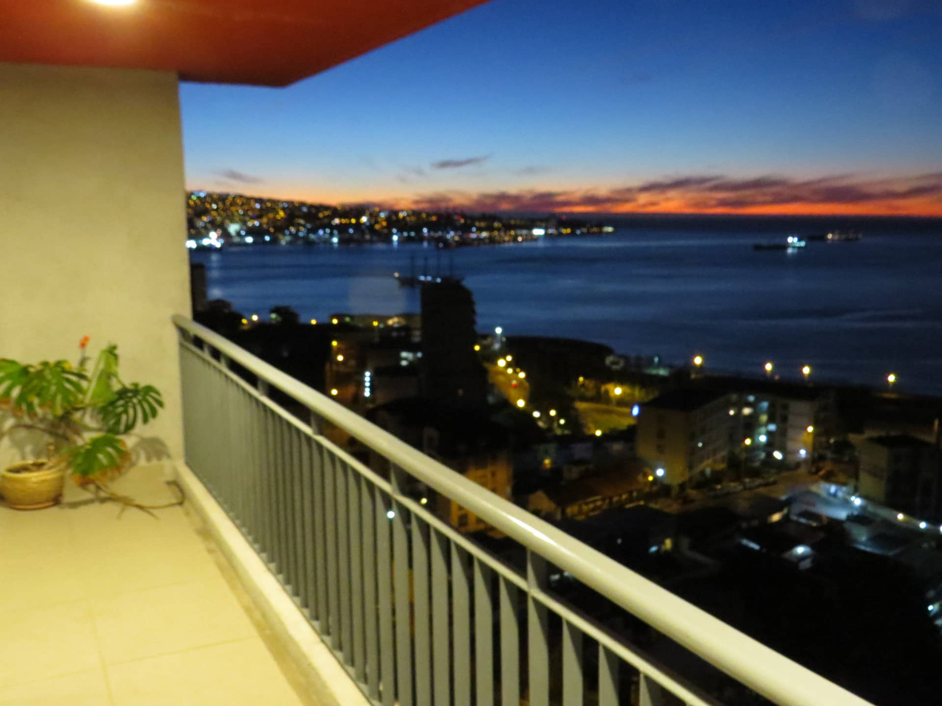 VALPARAÍSO awaits you ,,, Here , your best place..