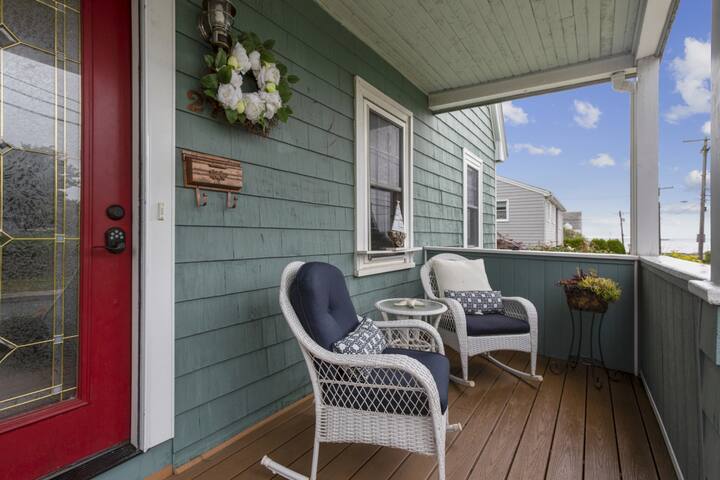 Stunning Narragansett Home with a View gallery image 4