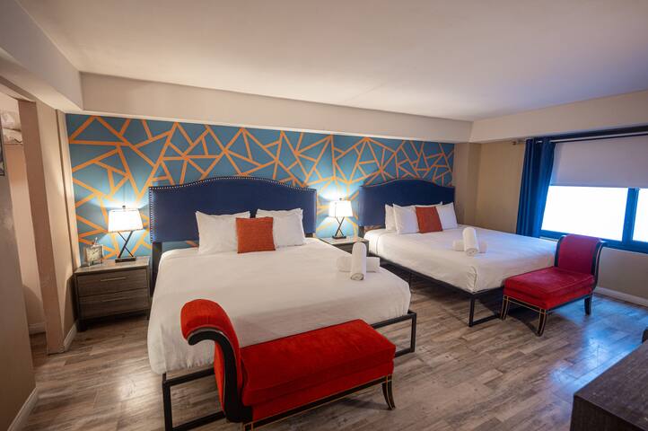 Stay together on the strip – 2 bedroom apartment gallery image 4